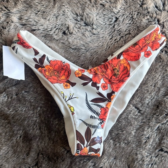 NWOT Maaji Reversible Bikini Bottom Size L $79 - Picture 7 of 7